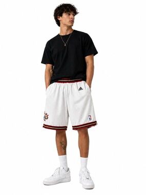 Adidas NBA Philadelphia 76ers
Shorts XXL White Mesh Player ID
Basketball